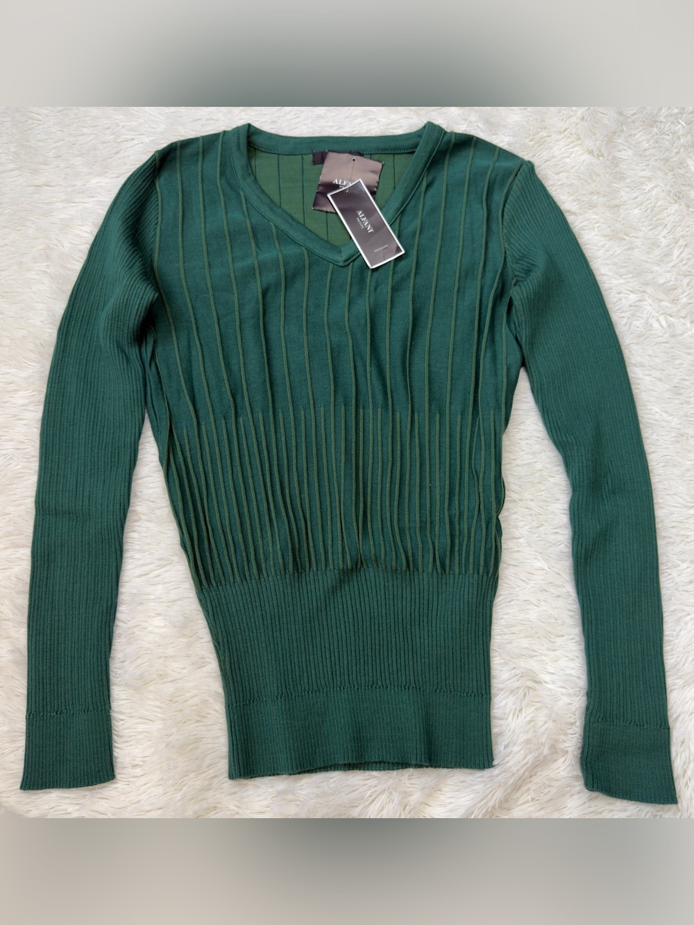 Alfani Women's Forest Green Ribbed V-Neck Sweater NWT Size Small
